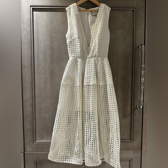 ALEXIS, woman’s white dress in XS. - Picture 1 of 5